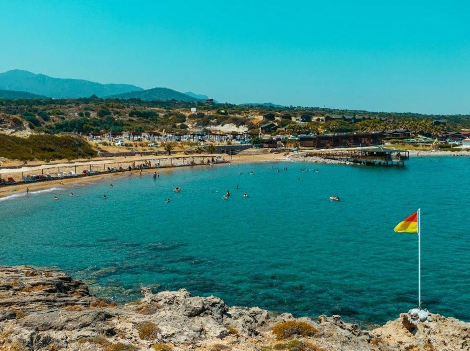 Zambak Holiday Village & Restaurant Superb Seafront Location ! Agios Georgios  エクステリア 写真