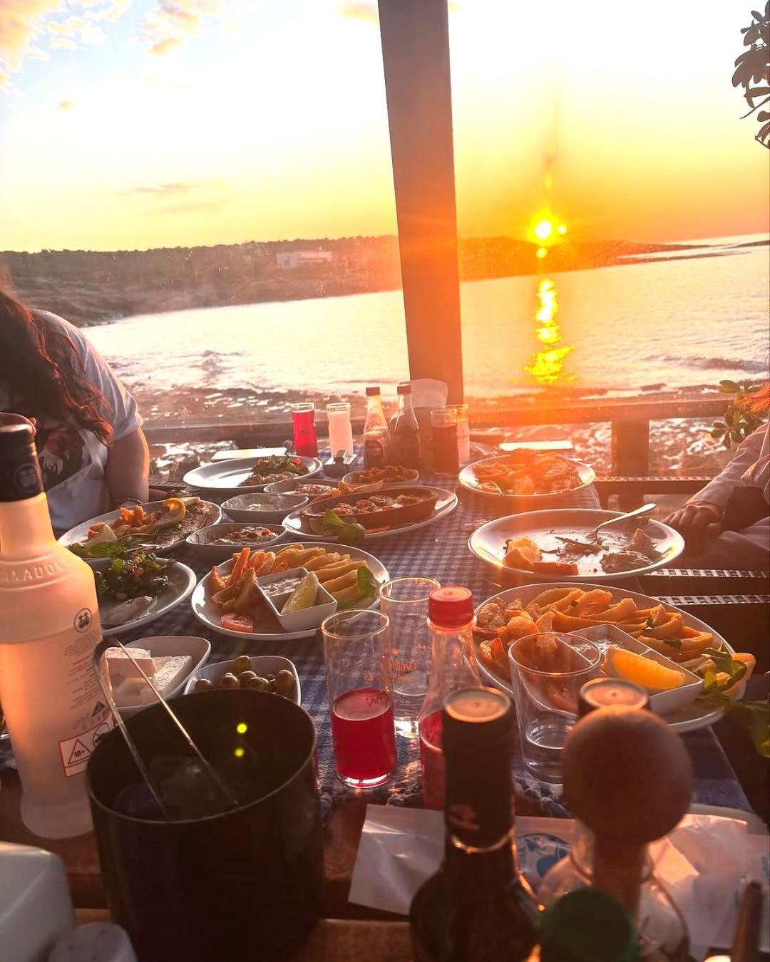 Zambak Holiday Village & Restaurant Superb Seafront Location ! Agios Georgios  エクステリア 写真